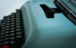 Olivetti 44 typewriter notecard